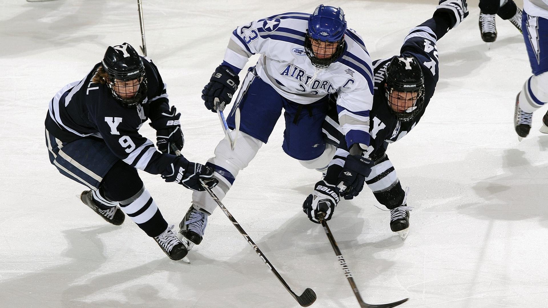 归化球员助力国足崛起 未来之路仍充满挑战